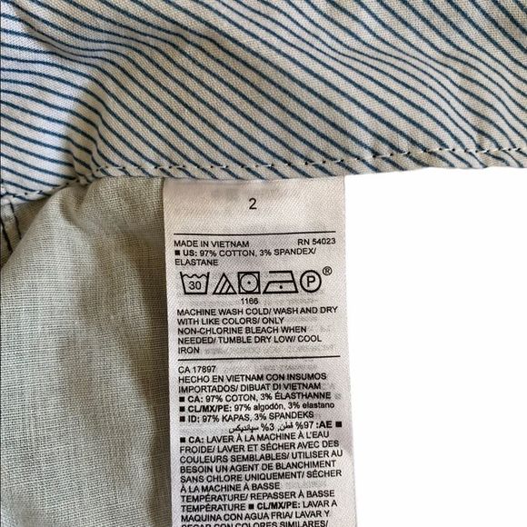 Old Navy Everyday 5” Inseam Shorts - Picture 3 of 4
